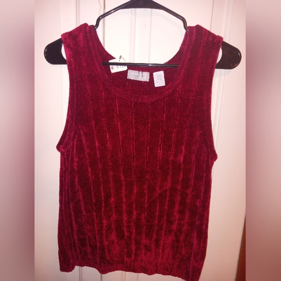 3/$10 Liz Claiborne Studio Burgundy Sleeveless Top Size Large - Picture 1 of 5